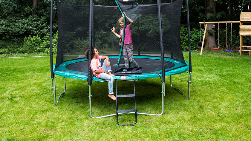 Afbeelding voor inground-oppoten: trampoline hoge opstap